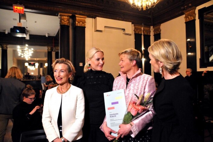Generalkonsul Harriet Berg (fra venstre), HKH Kronprinsesse Mette-Marit, årets «Female Entrepreneur» Grete Sønsteby, og administrerende direktør i Innovasjon Norge Anita Krohn Traaseth. (Foto: Arne Vatnøy/Innovasjon Norge) Generalkonsul Harriet Berg (fra venstre), HKH Kronprinsesse Mette-Marit, årets «Female Entrepreneur» Grete Sønsteby, og administrerende direktør i Innovasjon Norge Anita Krohn Traaseth. (Foto: Arne Vatnøy/Innovasjon Norge)