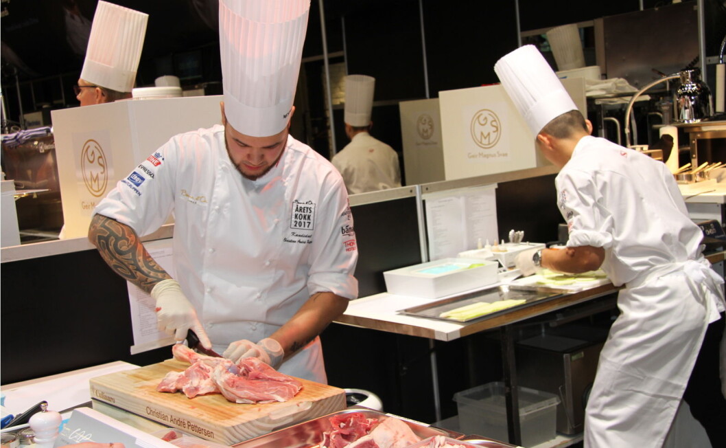 Christian A. Pettersen skal i aksjon som nummer fem andre dag i Bocuse d'Or Europe. (Foto: Morten Holt) Christian A. Pettersen skal i aksjon som nummer fem andre dag i Bocuse d'Or Europe. (Foto: Morten Holt)