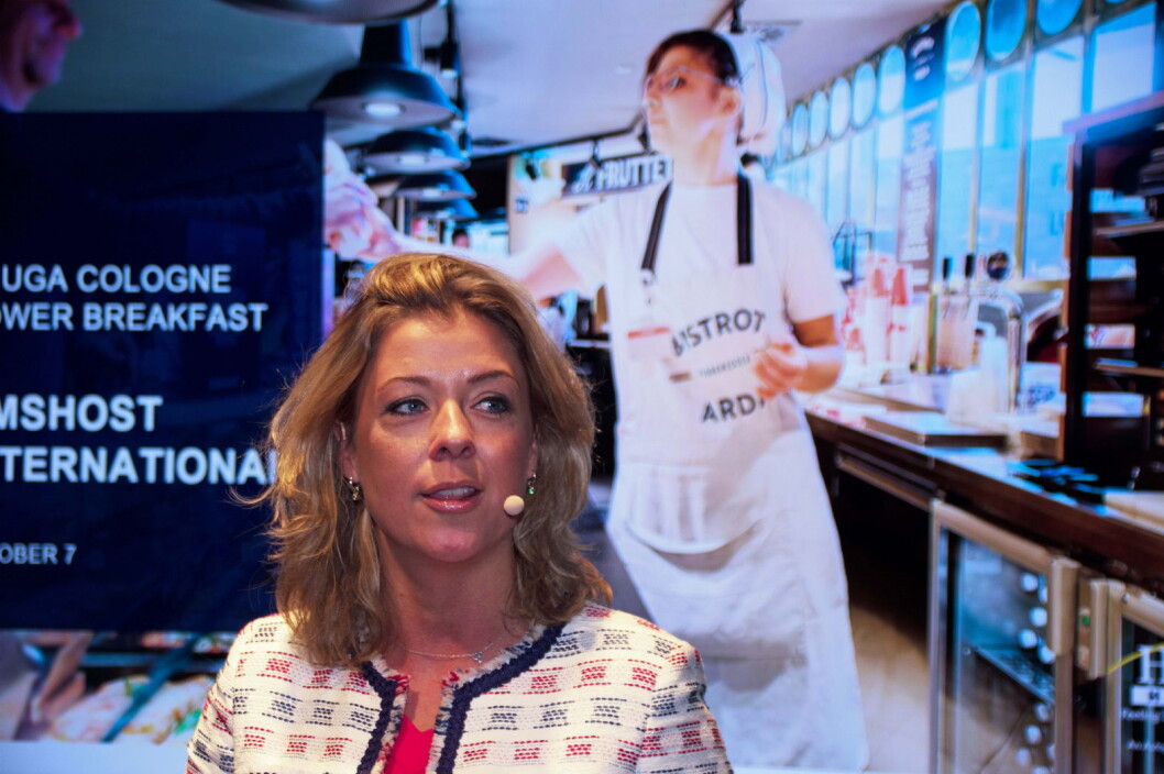 Bistrot er satsingsområde for HMS Host. Men om den globale kjeden skal lykkes, må den tilpasse seg gjestene, konstaterer Marlijn van Straaten. På Anuga i Köln presenterte hun fremtiden for serveringsstedene på trafikknutepunkter og kjøpesentre. (Foto: Georg Mathisen) Bistrot er satsingsområde for HMS Host. Men om den globale kjeden skal lykkes, må den tilpasse seg gjestene, konstaterer Marlijn van Straaten. På Anuga i Köln presenterte hun fremtiden for serveringsstedene på trafikknutepunkter og kjøpesentre. (Foto: Georg Mathisen)