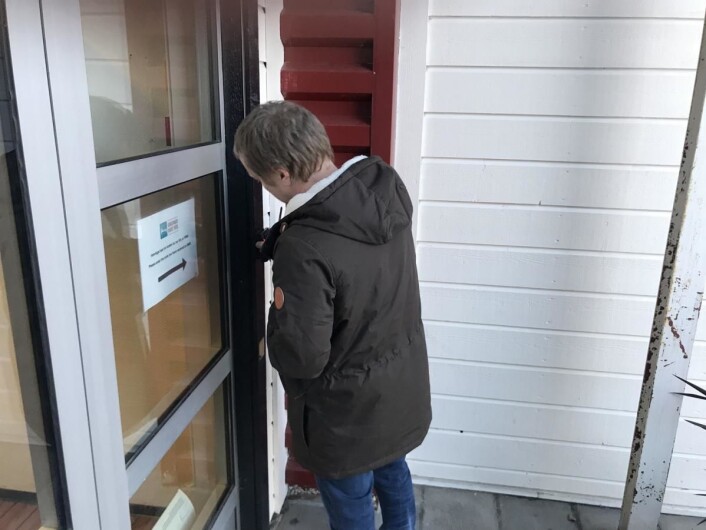 Gjesten bestiller rom på nett, får så en kode på SMS/epost, som fungerer så lenge gjesten er innsjekket. Her er daglig leder Pål Tønder på Kongsvinger Budget Hotel. (Foto: Getshop) Gjesten bestiller rom på nett, får så en kode på SMS/epost, som fungerer så lenge gjesten er innsjekket. Her er daglig leder Pål Tønder på Kongsvinger Budget Hotel. (Foto: Getshop)