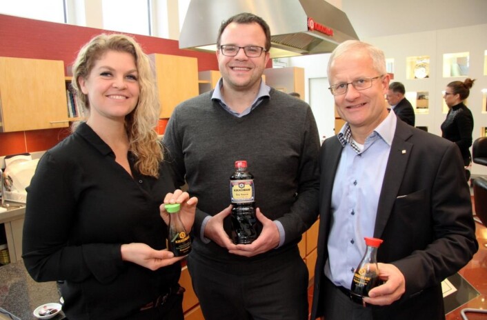 Haugen-Gruppen har tatt over salget av Kikkoman i Norge. Fra venstre Annette Ruud (markedssjef for dagligvare), markedsdirektør Peter Ravn og Tom J. Bovim (markedsdirektør for storkjøkken/horeca). (Foto: Morten Holt) Haugen-Gruppen har tatt over salget av Kikkoman i Norge. Fra venstre Annette Ruud (markedssjef for dagligvare), markedsdirektør Peter Ravn og Tom J. Bovim (markedsdirektør for storkjøkken/horeca). (Foto: Morten Holt)