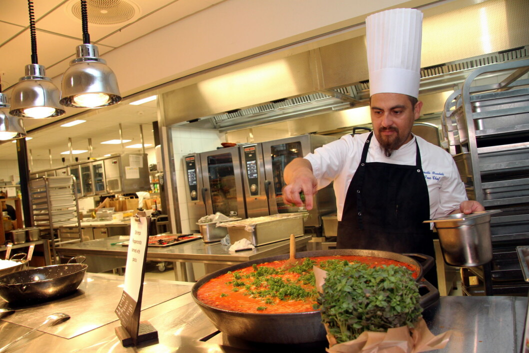 Nå skal det etableres et eget kokkelandslag med kokker fra personalrestauranter, kantiner og institusjoner. (Illustrasjonsfoto: Morten Holt) Nå skal det etableres et eget kokkelandslag med kokker fra personalrestauranter, kantiner og institusjoner. (Illustrasjonsfoto: Morten Holt)