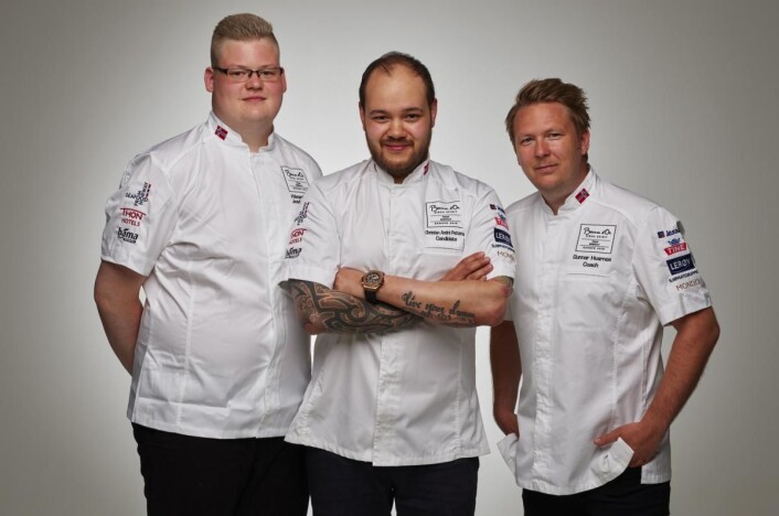 Det norske laget i Bocuse d'Or Europe 2018: Fra venstre commis Håvard André Josdal Østebø, kokk Christian André Pettersen og coach Gunnar Hvarnes. (Foto: Tom Haga) Det norske laget i Bocuse d'Or Europe 2018: Fra venstre commis Håvard André Josdal Østebø, kokk Christian André Pettersen og coach Gunnar Hvarnes. (Foto: Tom Haga)