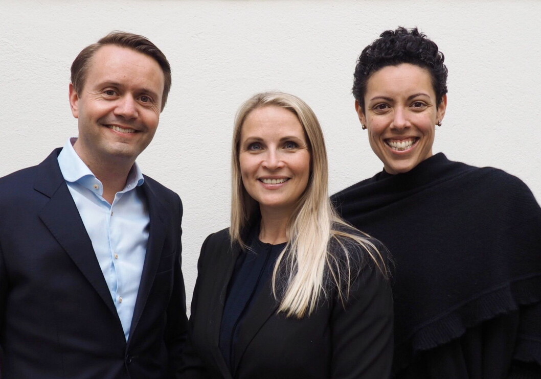 Administrerende direktør i Fursetgruppen, Gjøran Sæther (fra venstre), sammen med nyansatt salgsdirektør Renate Lindmark og den nye markeds- og kommunikasjonsdirektøren Naja Boone. (Foto: Fursetgruppen) Administrerende direktør i Fursetgruppen, Gjøran Sæther (fra venstre), sammen med nyansatt salgsdirektør Renate Lindmark og den nye markeds- og kommunikasjonsdirektøren Naja Boone. (Foto: Fursetgruppen)