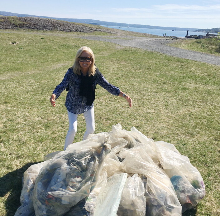 Hotelldirektør på Scandic Fornebu, Torill Flåskjer, på strandryddedagen i fjor. (Foto: Scandic Fornebu) Hotelldirektør på Scandic Fornebu, Torill Flåskjer, på strandryddedagen i fjor. (Foto: Scandic Fornebu)