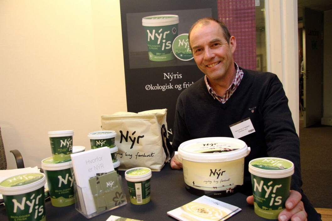 Hans Arild Grøndahl med noen av Nýr-produktene fra Grøndalen Gård. (Foto: Morten Holt) Hans Arild Grøndahl med noen av Nýr-produktene fra Grøndalen Gård. (Foto: Morten Holt)