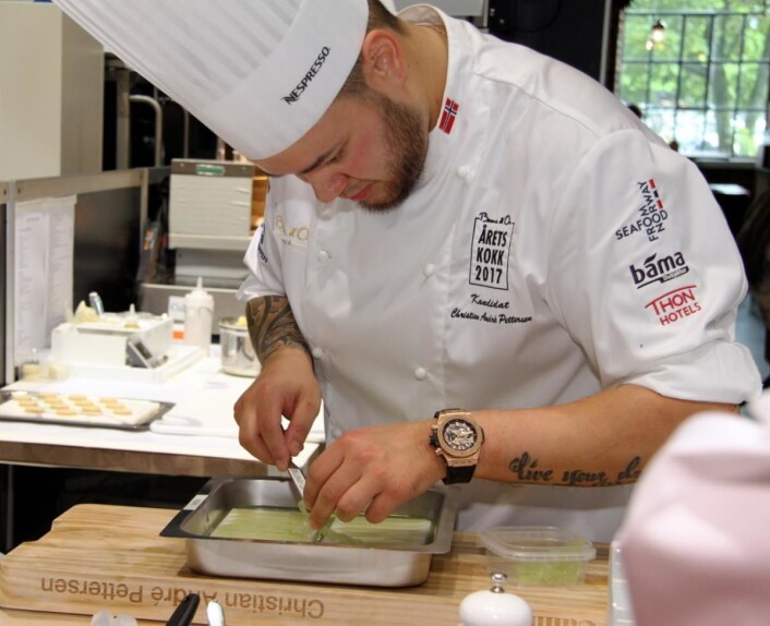 Christian A. Pettersen er Norges deltaker i Bocuse d'Or i 2018 og 2019, og Gunnar Hvarnes er coach for Bødo-kokken. (Foto: Morten Holt) Christian A. Pettersen er Norges deltaker i Bocuse d'Or i 2018 og 2019, og Gunnar Hvarnes er coach for Bødo-kokken. (Foto: Morten Holt)
