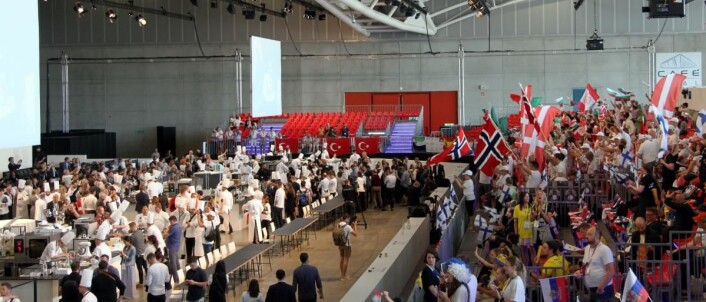 Fra den hektiske konkurransehallen i dag. (Foto: Morten Holt) Fra den hektiske konkurransehallen i dag. (Foto: Morten Holt)