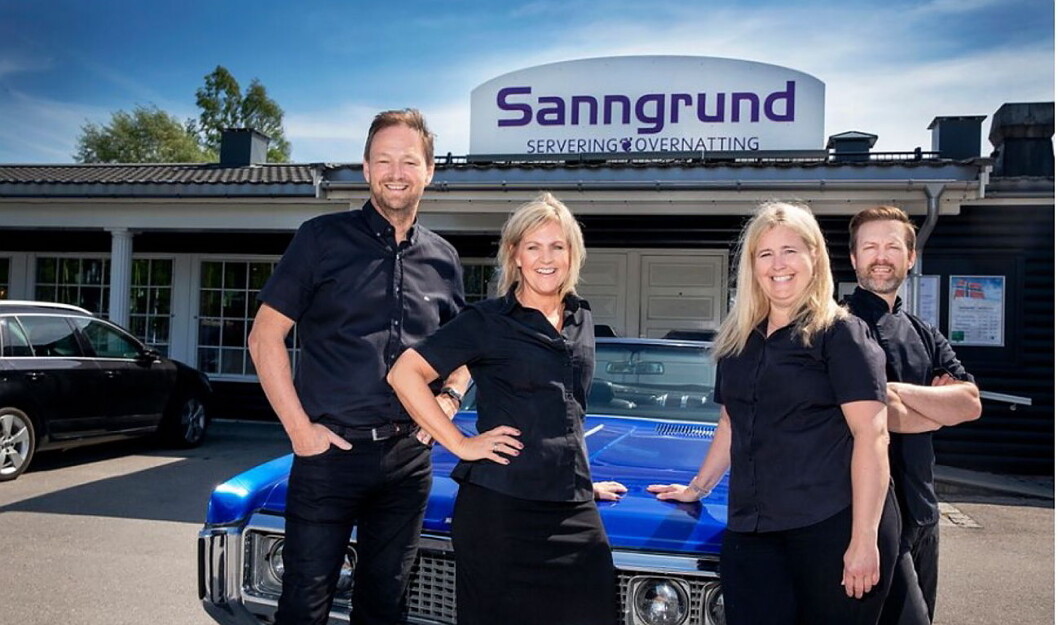 Sanngrund Servering & Overnatting med Arne Udnesseter (f.v.), Betty Udnesseter, Beate Ferger og Freddy Ferger, er vinnerne av NAF-magasinet Motors kåring av Årets veimat i 2018. (Foto: Motor/Mette Randem) Sanngrund Servering & Overnatting med Arne Udnesseter (f.v.), Betty Udnesseter, Beate Ferger og Freddy Ferger, er vinnerne av NAF-magasinet Motors kåring av Årets veimat i 2018. (Foto: Motor/Mette Randem)
