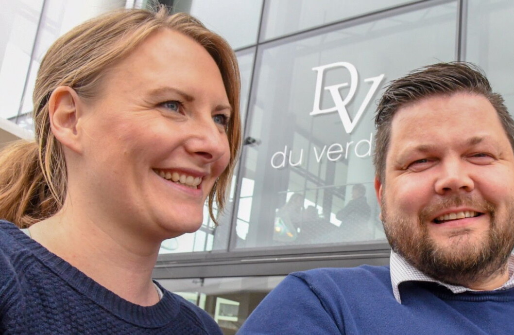 Samboerparet Kristine Andreassen og Lasse Bjørback på kaia utenfor Du Verden i Svolvær. (Foto: Jan Eivind Fredly, Aidem Media) Samboerparet Kristine Andreassen og Lasse Bjørback på kaia utenfor Du Verden i Svolvær. (Foto: Jan Eivind Fredly, Aidem Media)