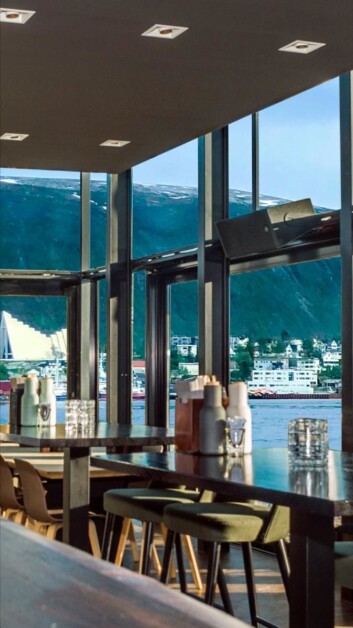 Store glassflater, flott utsikt, nærhet til havet og solvendt uteservering. 22. september åpner Du Verden i Tromsø. (Foto: De Verden) Store glassflater, flott utsikt, nærhet til havet og solvendt uteservering. 22. september åpner Du Verden i Tromsø. (Foto: De Verden)