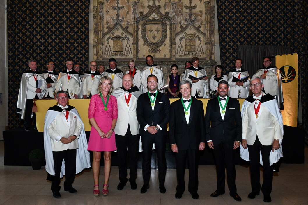 Fra seremonien. På bildet Michel Letter (President of Champagne Mumm ), Marianne de Bruijn, Philippe Baijot (President of Champagne Lanson), Ole Steinsholt, Philippe Vidal (President of CM - CIC Sergi Castro Sole), og Vincent Brochet (President of Champagne Vincent Brochet). (Foto: Michel Jolyot) Fra seremonien. På bildet Michel Letter (President of Champagne Mumm ), Marianne de Bruijn, Philippe Baijot (President of Champagne Lanson), Ole Steinsholt, Philippe Vidal (President of CM - CIC Sergi Castro Sole), og Vincent Brochet (President of Champagne Vincent Brochet). (Foto: Michel Jolyot)