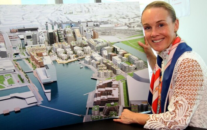 Maria Louise Rognerud med skissen av hvordan det blir i Bjørvika når alt skal stå ferdig. (Foto: Morten Holt) Maria Louise Rognerud med skissen av hvordan det blir i Bjørvika når alt skal stå ferdig. (Foto: Morten Holt)