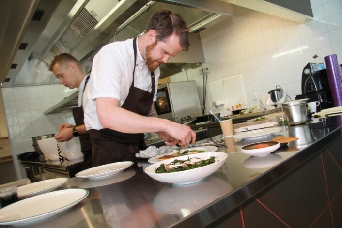 Eirik Mehus er kjøkkensjef i den nye restauranten. (Foto: Morten Holt) Eirik Mehus er kjøkkensjef i den nye restauranten. (Foto: Morten Holt)