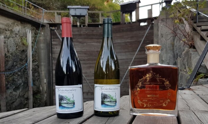 Produkter lansert juli 2018. Bildet er tatt ved Ørje sluser. (Foto: Aursmark Edle Dråper) Produkter lansert juli 2018. Bildet er tatt ved Ørje sluser. (Foto: Aursmark Edle Dråper)