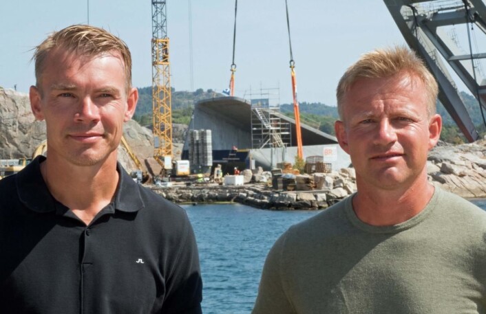 Stig (til venstre) og Gaute Ubostad puster lettet ut. Under er senket, og åpner for de første middagsgjestene i mars. (Foto: Georg Mathisen) Stig (til venstre) og Gaute Ubostad puster lettet ut. Under er senket, og åpner for de første middagsgjestene i mars. (Foto: Georg Mathisen)