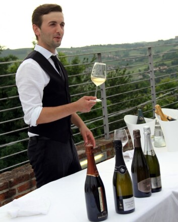 Alta Langa er virkelig den store stoltheten og hva de lokale drikker av bobler i Piemonte. (Foto: Morten Holt) Alta Langa er virkelig den store stoltheten og hva de lokale drikker av bobler i Piemonte. (Foto: Morten Holt)