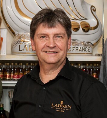 Tor Ansgar Bakken driver Larsen Collectors Club. (Foto: Larsen Cognac/Altia) Tor Ansgar Bakken driver Larsen Collectors Club. (Foto: Larsen Cognac/Altia)