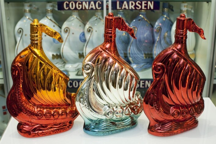 I dag lokker flaskene til seg cognac-entusiaster fra hele verden, og har blitt et svært ettertraktet produkt for samlere. (Foto: Larsen Cognac/Altia) I dag lokker flaskene til seg cognac-entusiaster fra hele verden, og har blitt et svært ettertraktet produkt for samlere. (Foto: Larsen Cognac/Altia)