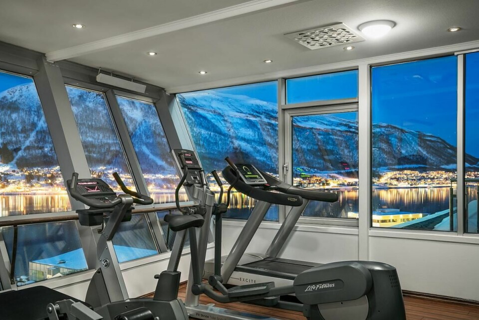 Ikke noe å si på utsikten fra treningsrommet på det nyoppussede hotellet i Tromsø. (Foto: Radisson Hotel Group)