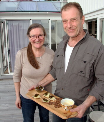 Tang - både i knekkebrødet og oppå knekkebrødet. (Foto: Heidi Fjelland) Tang - både i knekkebrødet og oppå knekkebrødet. (Foto: Heidi Fjelland)