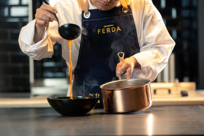 Brasserie Ferda dyrker de lokale heltene – bønder, fiskere og ysterier som strekker seg lenger for å tilby det råvarer på sitt beste. (Foto: Brasserieferda.no) Brasserie Ferda dyrker de lokale heltene – bønder, fiskere og ysterier som strekker seg lenger for å tilby det råvarer på sitt beste. (Foto: Brasserieferda.no)