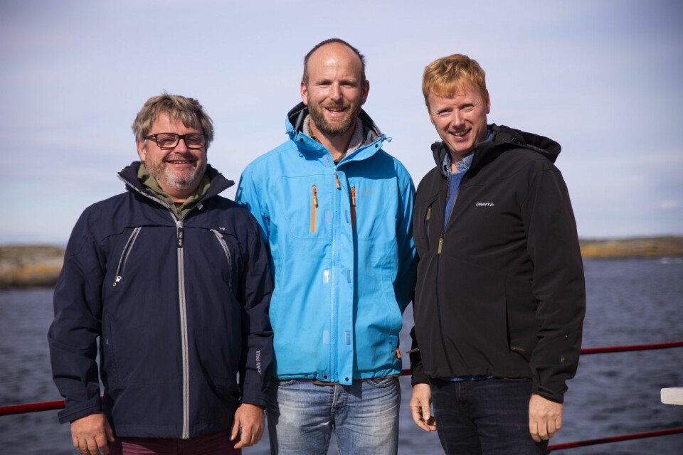 Fra venstre Bernt Bucher Johannessen (daglig leder i Hanen, Gunnar Sagstuen fra Røyland Gård og Meny-sjef Vegard Kjuus. (Foto: Trine Merete Olsen)