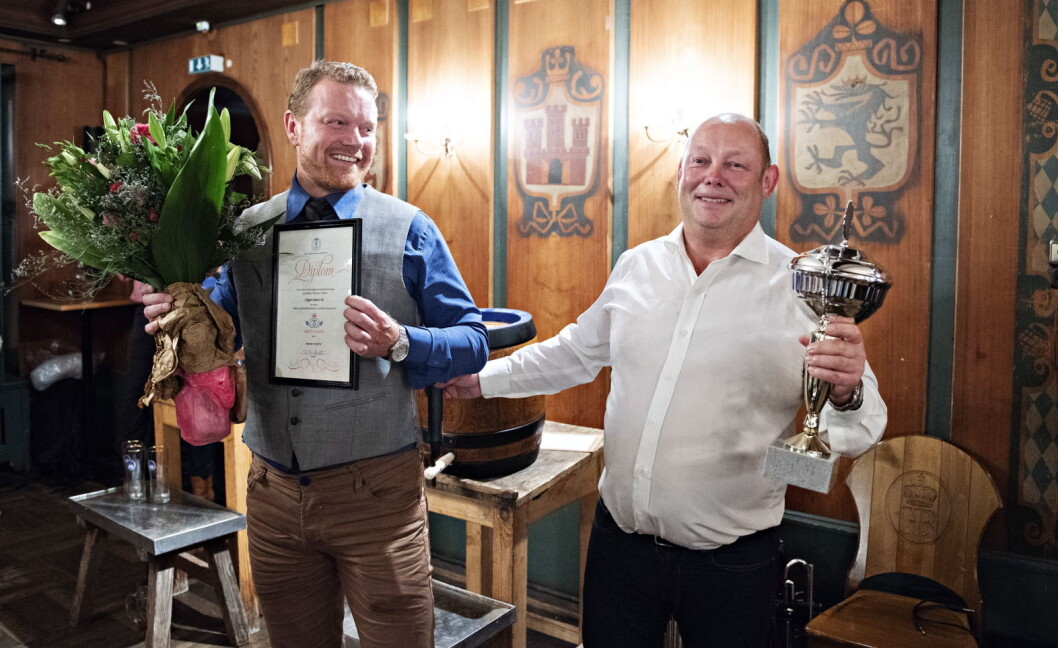 Edgars Bakeri i Mandal er kåret til Årets bakeri 2018. Hans Inge Justnes (til venstre) og Rune Vindsetmo tok imot prisen i München der store deler av den norske bakeribransjen er samlet på verdens største bakerimesse. (Foto: Jon-Are Berg-Jacobsen, Vest Vind Media) Edgars Bakeri i Mandal er kåret til Årets bakeri 2018. Hans Inge Justnes (til venstre) og Rune Vindsetmo tok imot prisen i München der store deler av den norske bakeribransjen er samlet på verdens største bakerimesse. (Foto: Jon-Are Berg-Jacobsen, Vest Vind Media)