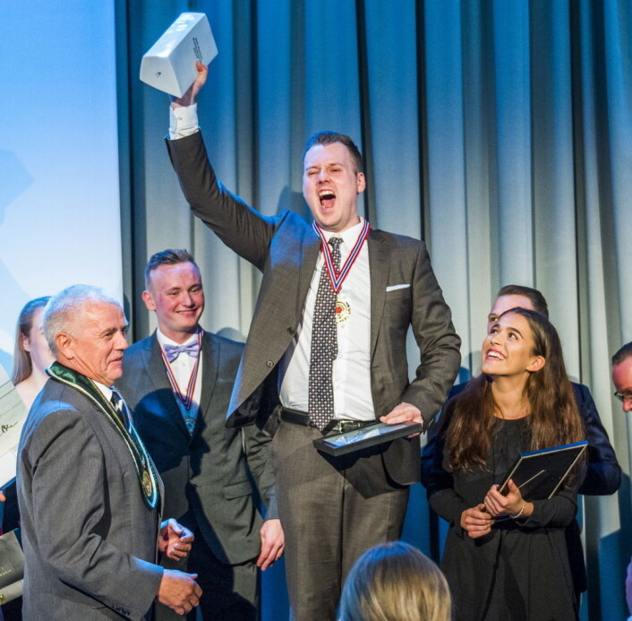 Live Krangnes Edvardsen (til høyre) var commis for NM-vinner Kjell Patrick Ørmen Johnsen i 2017. (Foto: NKL) Live Krangnes Edvardsen (til høyre) var commis for NM-vinner Kjell Patrick Ørmen Johnsen i 2017. (Foto: NKL)