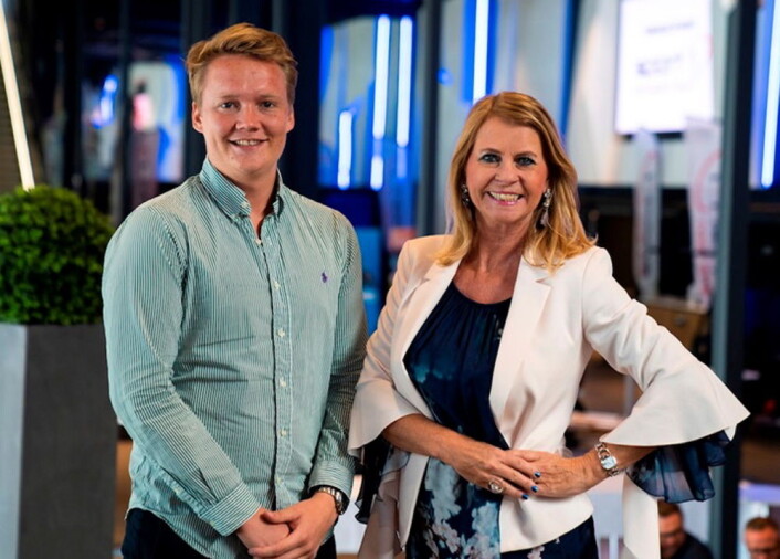 Hotelldirektør Ellen Arnstad sammen med med Christoffer Omberg. (Foto: Moxy) Hotelldirektør Ellen Arnstad sammen med med Christoffer Omberg. (Foto: Moxy)