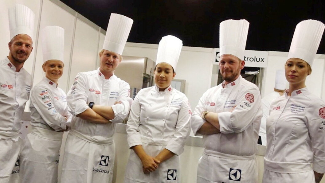Kokkelandslaget Community Catering. Fra venstre Thomas Ekenes-Fosback, Inger Renathe Østmo, Christian Mathiassen, Sara O. Maalø, Christopher Jarodd og Anita H. Stene. (Foto: NKL) Kokkelandslaget Community Catering. Fra venstre Thomas Ekenes-Fosback, Inger Renathe Østmo, Christian Mathiassen, Sara O. Maalø, Christopher Jarodd og Anita H. Stene. (Foto: NKL)
