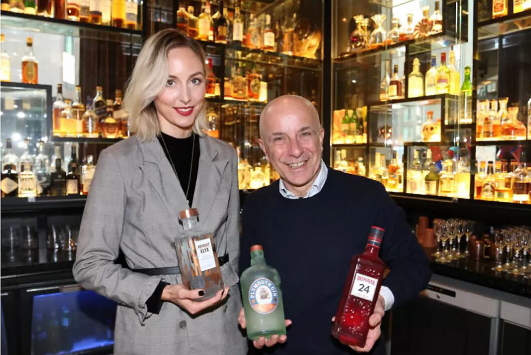 Bartender Alessandro Palazzi sammen med porteføljeansvarlig i Pernod Ricard, Tina Stangnes. (Foto: Stian Vasvik/Pernod Ricard) Bartender Alessandro Palazzi sammen med porteføljeansvarlig i Pernod Ricard, Tina Stangnes. (Foto: Stian Vasvik/Pernod Ricard)