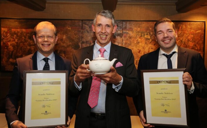 Hotelldirektør på Scandic Nidelven, Kjetil Vassdal, Stephen Twining og Food & Beverage Manager på Scandic Nidelven, Lasse Waagbø. (Foto: Haugen-Gruppen) Hotelldirektør på Scandic Nidelven, Kjetil Vassdal, Stephen Twining og Food & Beverage Manager på Scandic Nidelven, Lasse Waagbø. (Foto: Haugen-Gruppen)