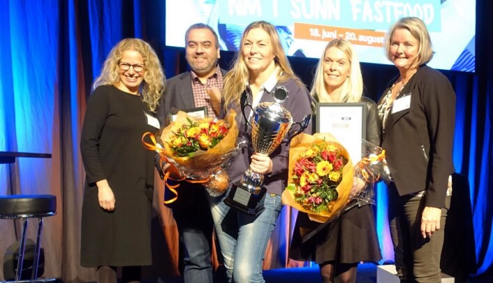 Glade finalister under årets kåring. Fra venstre divisjonsdirektør i helsedirektoratet, Linda Granlund, daglig leder og partner i Pink Fish, Ronny Gjøse, daglig leder for Patricias Gatekjøkken, Anne-Lise Elizabeth Sørensen, daglig leder på Myrlandsvingen bensinstasjon, Anne Berit Bratsberg, og prosjektleder for NM i sunn fastfood, Toril Gulbrandsen. (Foto: OFG) Glade finalister under årets kåring. Fra venstre divisjonsdirektør i helsedirektoratet, Linda Granlund, daglig leder og partner i Pink Fish, Ronny Gjøse, daglig leder for Patricias Gatekjøkken, Anne-Lise Elizabeth Sørensen, daglig leder på Myrlandsvingen bensinstasjon, Anne Berit Bratsberg, og prosjektleder for NM i sunn fastfood, Toril Gulbrandsen. (Foto: OFG)