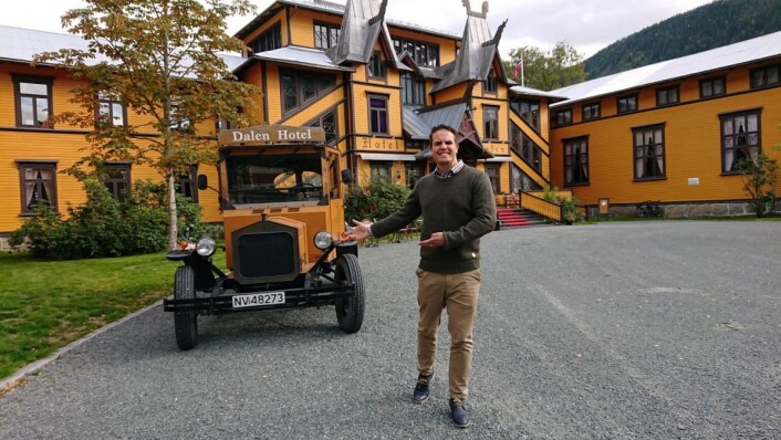 David Sandem (bildet) er nytt vertskap på Dalen Hotel sammen med Alita Dagmar Kristensen. (Foto: Dalen Hotel) David Sandem (bildet) er nytt vertskap på Dalen Hotel sammen med Alita Dagmar Kristensen. (Foto: Dalen Hotel)