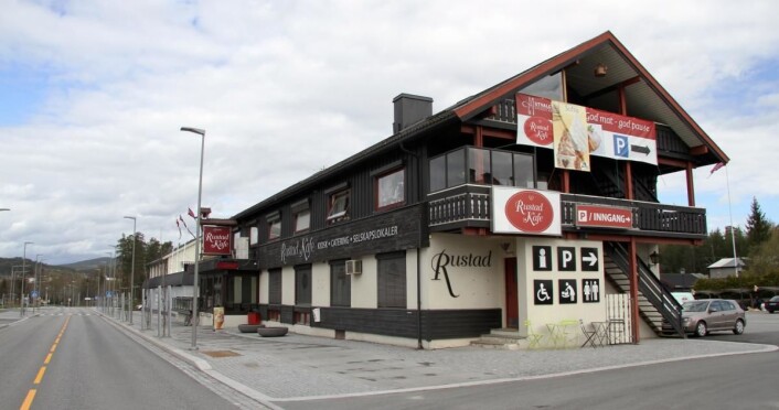 Rustad Kafé på Sokna. (Foto: Morten Holt) Rustad Kafé på Sokna. (Foto: Morten Holt)