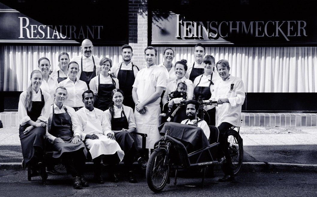 Lars Erik Underthun og kjøkkensjef Vinay Tangen lanserer boka om den sagnomsuste restauranten på Frogner. (Foto: Feinschmecker) Lars Erik Underthun og kjøkkensjef Vinay Tangen lanserer boka om den sagnomsuste restauranten på Frogner. (Foto: Feinschmecker)