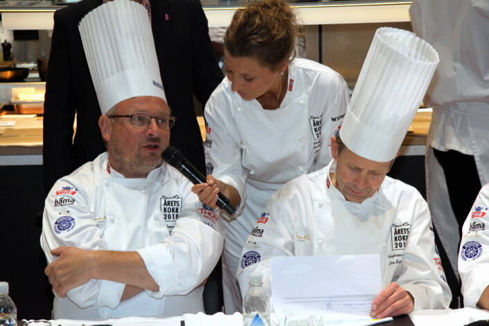 Lars Erik Underthun (til høyre) sikret Norges første medalje i Bocuse d'Or da han vant sølv i 1991, mens Bent Stiansen (til venstre) sørget for vårt første gull i 1993. (Foto: Morten Holt) Lars Erik Underthun (til høyre) sikret Norges første medalje i Bocuse d'Or da han vant sølv i 1991, mens Bent Stiansen (til venstre) sørget for vårt første gull i 1993. (Foto: Morten Holt)