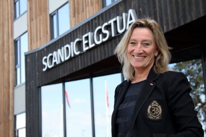 – Skal vår næring ha nødvendig tilsig av faglærte resepsjonister, servitører og kokker, må vi som bedrift gjøre en innsats, sier hotelldirektør Nina Bogerud Caspari. (Foto: Morten Holt) – Skal vår næring ha nødvendig tilsig av faglærte resepsjonister, servitører og kokker, må vi som bedrift gjøre en innsats, sier hotelldirektør Nina Bogerud Caspari. (Foto: Morten Holt)