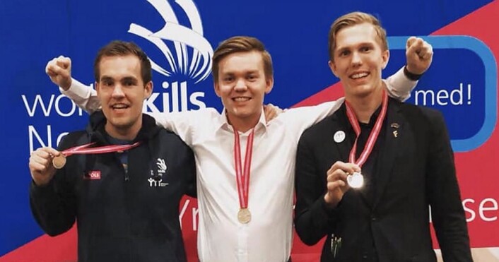 De tre beste resepsjonistene i Yrkes-NM. fra venstre Ole-Henrik Stølen. Morten Ridderseth og Martin Josefsen. (Foto Privat) De tre beste resepsjonistene i Yrkes-NM. fra venstre Ole-Henrik Stølen. Morten Ridderseth og Martin Josefsen. (Foto Privat)