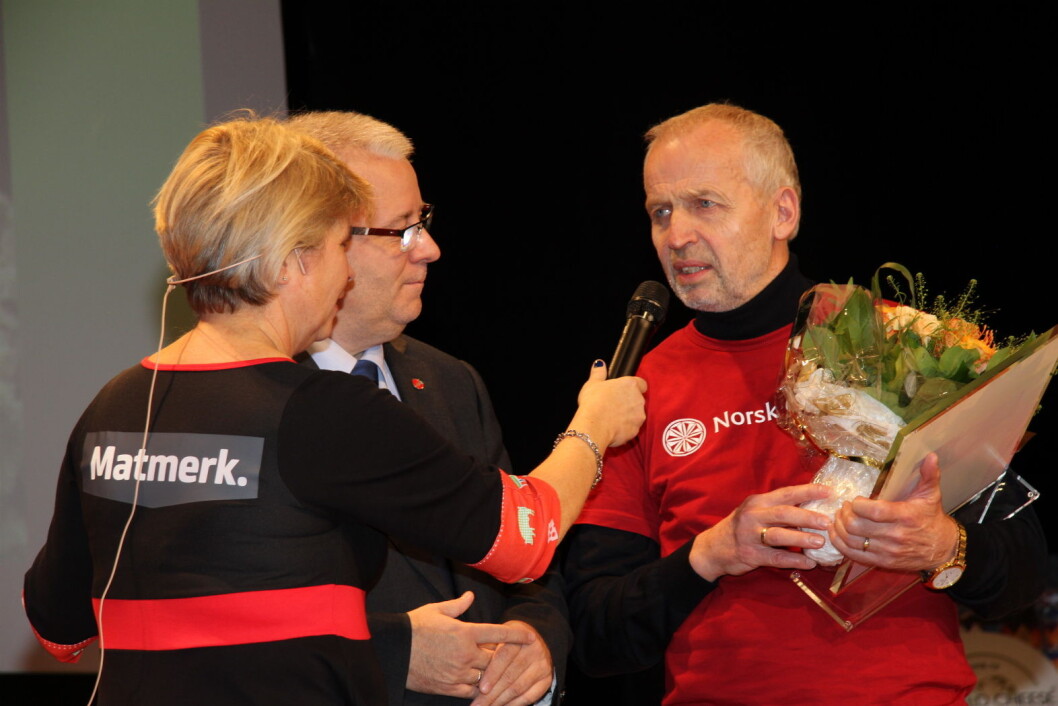 Gunnar Waagen er tildelt Ingrid Espelid Hovigs Matkulturpris 2018. Her sammen med prisutdeler, landbruks- og matminister Bård Hoksrud, og Nina Sundqvist fra Matmerk. (Foto: Morten Holt) Gunnar Waagen er tildelt Ingrid Espelid Hovigs Matkulturpris 2018. Her sammen med prisutdeler, landbruks- og matminister Bård Hoksrud, og Nina Sundqvist fra Matmerk. (Foto: Morten Holt)