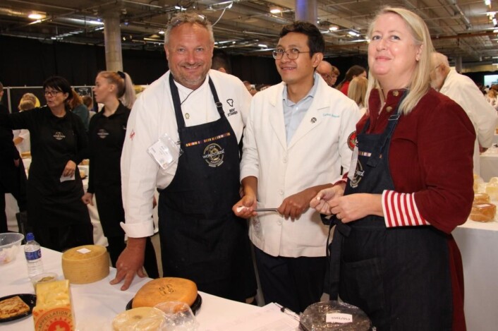 Norges første gullvinner i Bocuse d'Or, og innehaveren av Statholdergaarden i Oslo, Bent Stiansen (til venstre), er blant dommerne i oste-VM. (Foto: Morten Holt) Norges første gullvinner i Bocuse d'Or, og innehaveren av Statholdergaarden i Oslo, Bent Stiansen (til venstre), er blant dommerne i oste-VM. (Foto: Morten Holt)