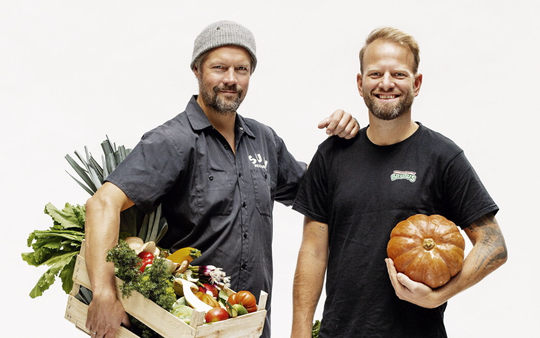 Stian Floer og Tom Victor Gausdal står bal Grønnsakskokeboka. (Foto: Grønnsakskokeboka) Stian Floer og Tom Victor Gausdal står bal Grønnsakskokeboka. (Foto: Grønnsakskokeboka)