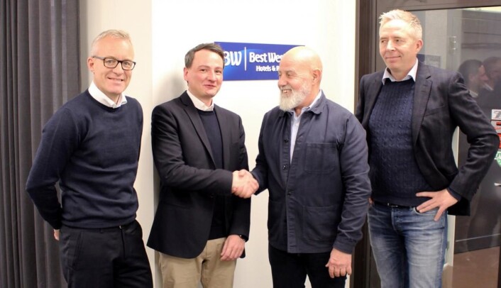 Fra signeringen. Fra venstre Egil Messmer (konsernsjef Wexus), Matthias B. Tanski (konsernsjef, CIC Hospitality), Johan Kukacka (konsernsjef, Best Western Hotels & Resorts, Skandinavia) og Ronny Granli (teknisk direktør, Wexus). (Foto: Best Western) Fra signeringen. Fra venstre Egil Messmer (konsernsjef Wexus), Matthias B. Tanski (konsernsjef, CIC Hospitality), Johan Kukacka (konsernsjef, Best Western Hotels & Resorts, Skandinavia) og Ronny Granli (teknisk direktør, Wexus). (Foto: Best Western)