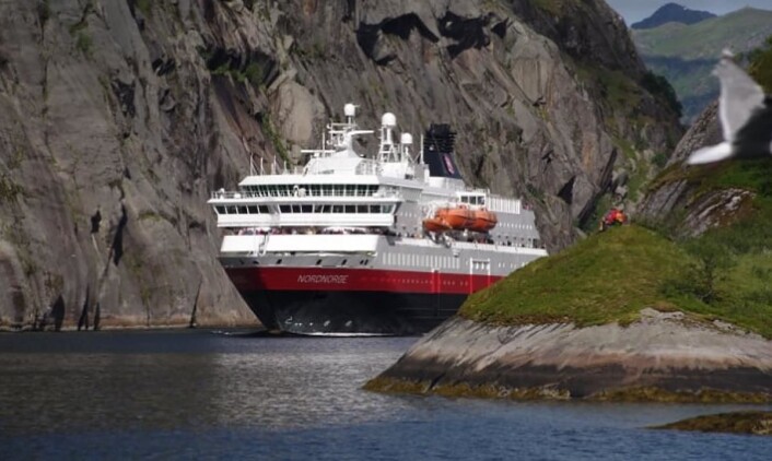 Som det første cruiserederiet i verden skal Hurtigruten bruke biogass laget av blant annet avfall fra fiskeindustrien til å drive skipene sine - blant annet MS Nordnorge. (Foto: Ulf Hansson/Hurtigruten) Som det første cruiserederiet i verden skal Hurtigruten bruke biogass laget av blant annet avfall fra fiskeindustrien til å drive skipene sine - blant annet MS Nordnorge. (Foto: Ulf Hansson/Hurtigruten)