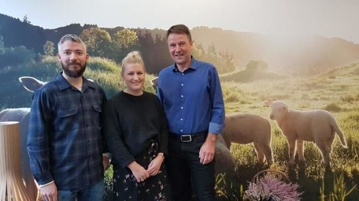 Tre av fire jurymedlemmer som jakter ny bondelagskokk. Fra venstre Even Ramsvik, Mette Evensen og juryleder Lars Petter Bartnes. Sistemann i juryen er Jørn Lie. (Foto: Anne Cathrine Wangberg). Tre av fire jurymedlemmer som jakter ny bondelagskokk. Fra venstre Even Ramsvik, Mette Evensen og juryleder Lars Petter Bartnes. Sistemann i juryen er Jørn Lie. (Foto: Anne Cathrine Wangberg).