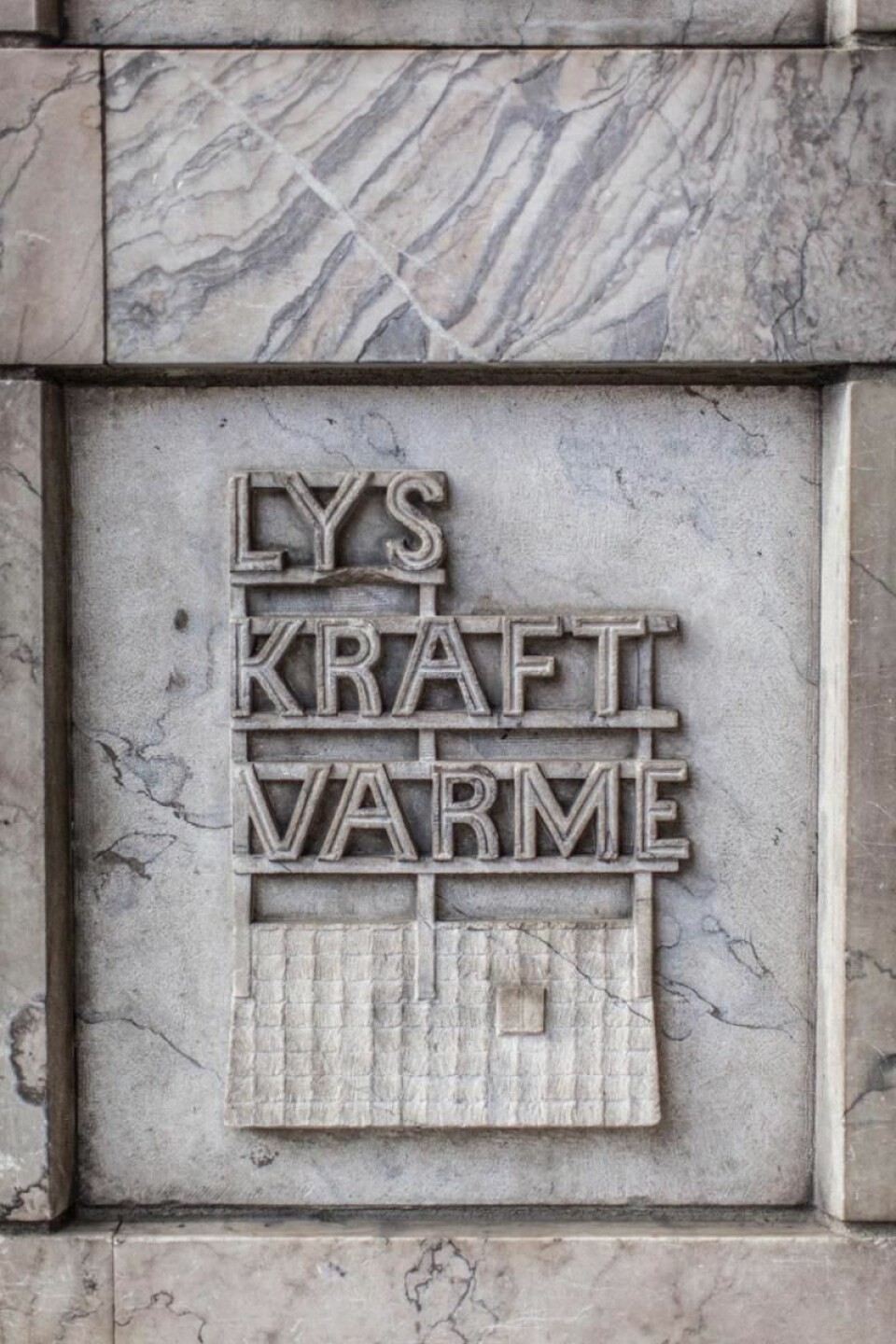 Fasaden er utsmykket med verdiordene til Oslo Lysverker. (Foto: Chris Aadland)