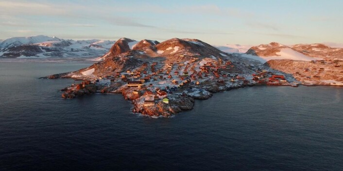 Ittoqqortoormiit ligger like ved munningen til verdens største fjordsystem, Scoresbysundet. (Foto: Hotels.com) Ittoqqortoormiit ligger like ved munningen til verdens største fjordsystem, Scoresbysundet. (Foto: Hotels.com)