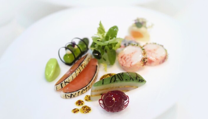 «Pastry art program» (kaldmat-buffet) som kokkelandslaget presenterte for dommere og publikum under VM i Luxembourg 2018, var av svært høy kvalitet. (Foto: Eirik Nilssen, Matbyrået Impuls) «Pastry art program» (kaldmat-buffet) som kokkelandslaget presenterte for dommere og publikum under VM i Luxembourg 2018, var av svært høy kvalitet. (Foto: Eirik Nilssen, Matbyrået Impuls)