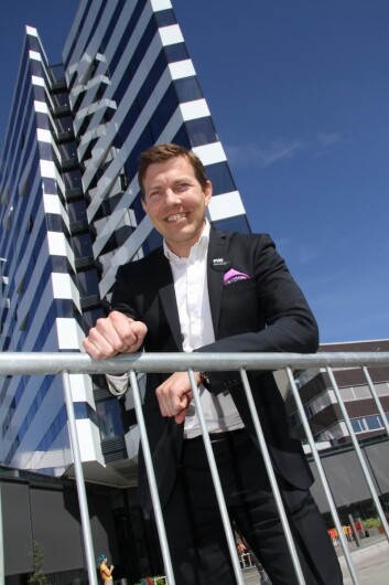 Øyvind Alapnes foran Clarion Hotel The Edge. (Foto: Morten Holt) Øyvind Alapnes foran Clarion Hotel The Edge. (Foto: Morten Holt)